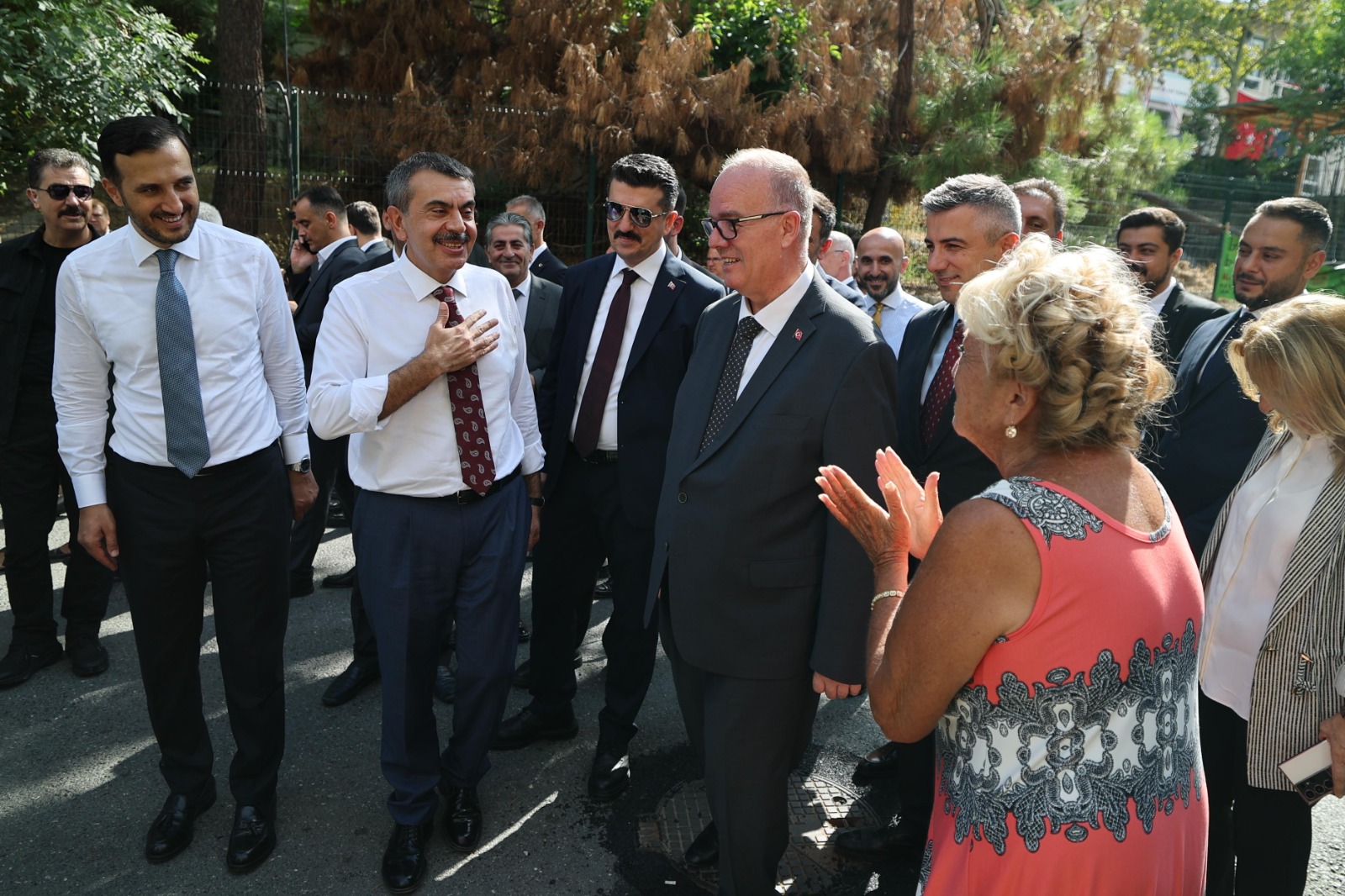 İlçemizi, ilçe başkanlığımızı ziyaret eden. Milli Eğitim Bakanımız  Sn. Yusuf Tekin'e  İl Başkanımız Sn. Abdullah Özdemir'e teşekkür ederiz.  #HerMahallesiyle Adalar