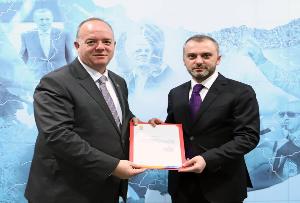 İLÇE BAŞKANIMIZ MAZBATASINI TESLİM ALDI